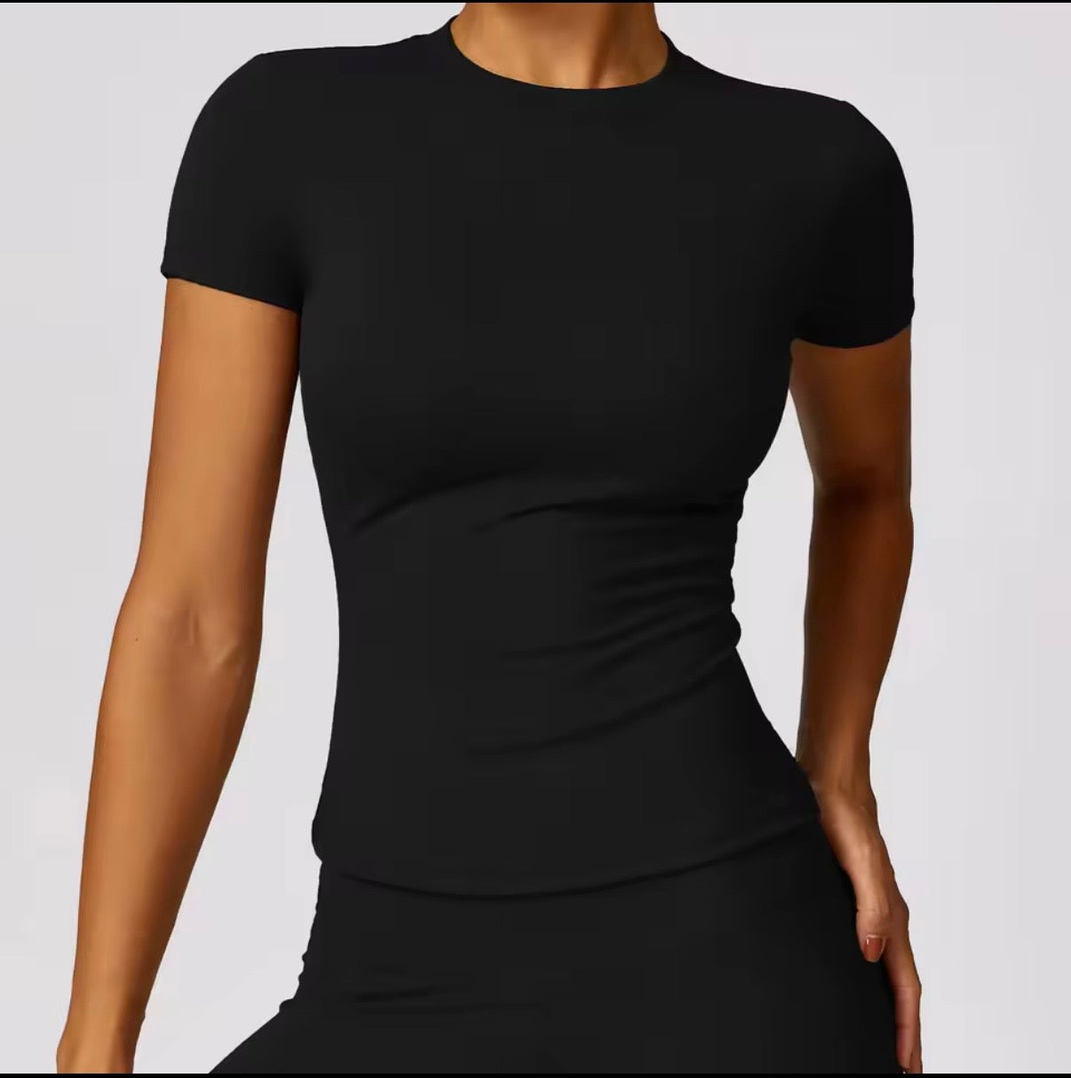 The Aura Seamless Sculpting Tee